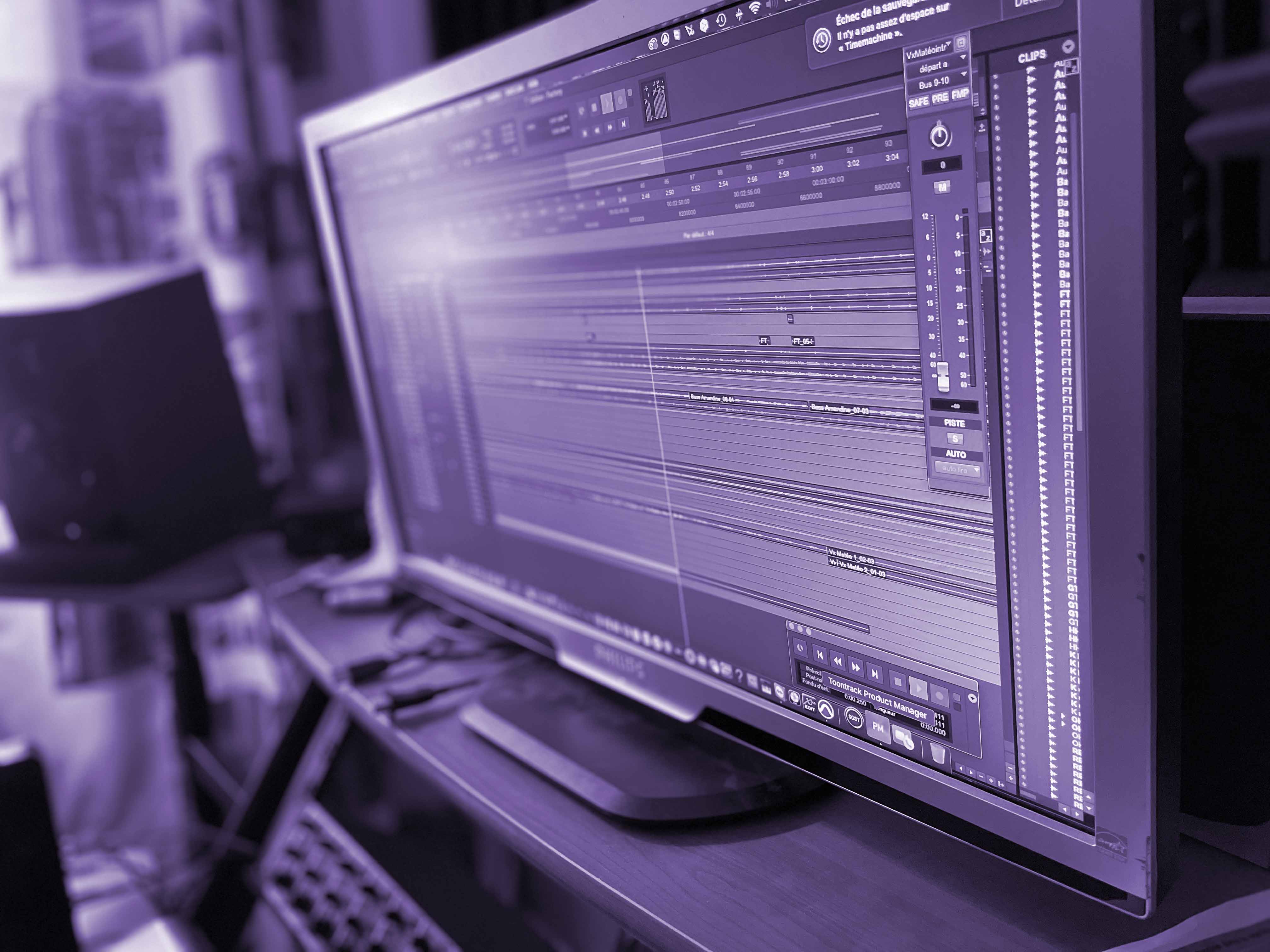 Pro Tools est LA référence dans le monde de l'enregistrement et du miage dans tous les studios du monde. Pro Tools Studio 2022 permet 'enregistrement et le mixage de 512 pistes audio